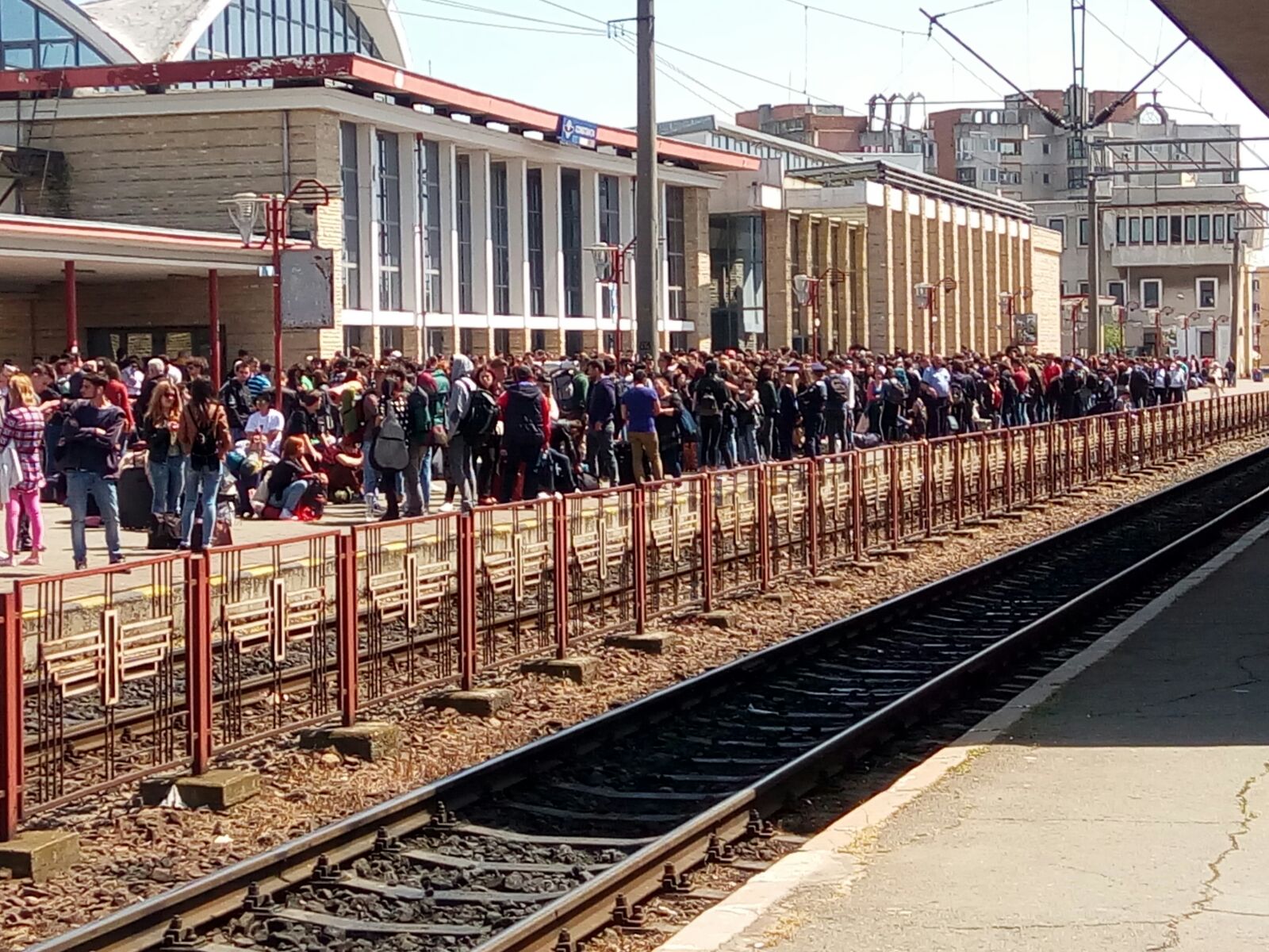 UPDATE/FOTO – AGLOMERAȚIE la Gara CFR Constanța