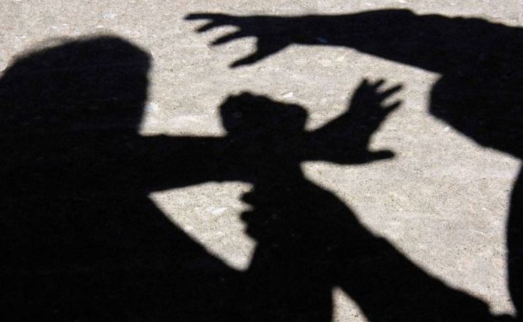 CONSTANȚA: Tânăr bănuit de agresiuni și lipsire de libertate, arestat de polițiști