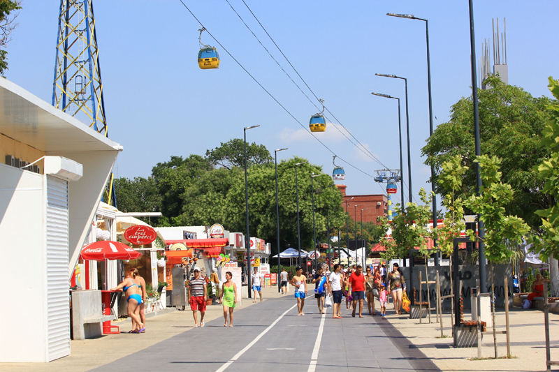 Bătaie pe punctele comerciale din stațiunea Mamaia