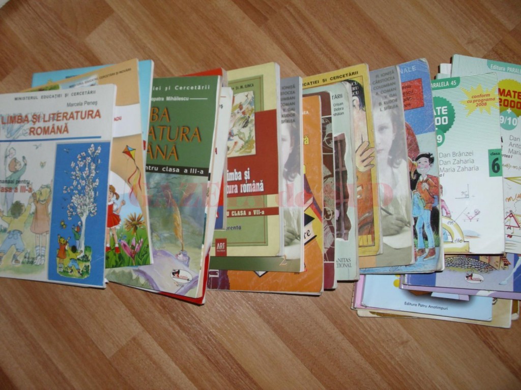 Autorii ale căror manuscrise vor fi publicate ca manuale şcolare, remuneraţi cu sume substanțiale
