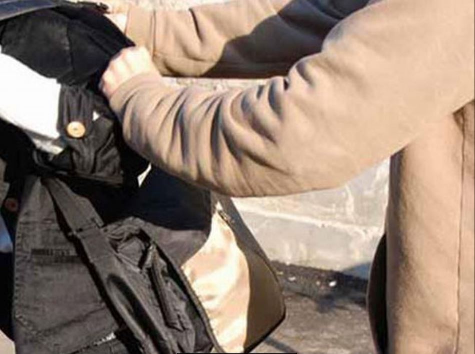 CONSTANȚA: Femeie tâlhărită pe stradă. Un bărbat a fost reținut de polițiști