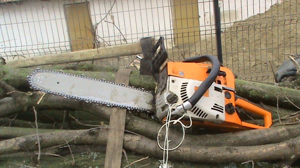 Bărbați din JURILOVCA, cercetați penal pentru că ar fi furat unelte de construcții