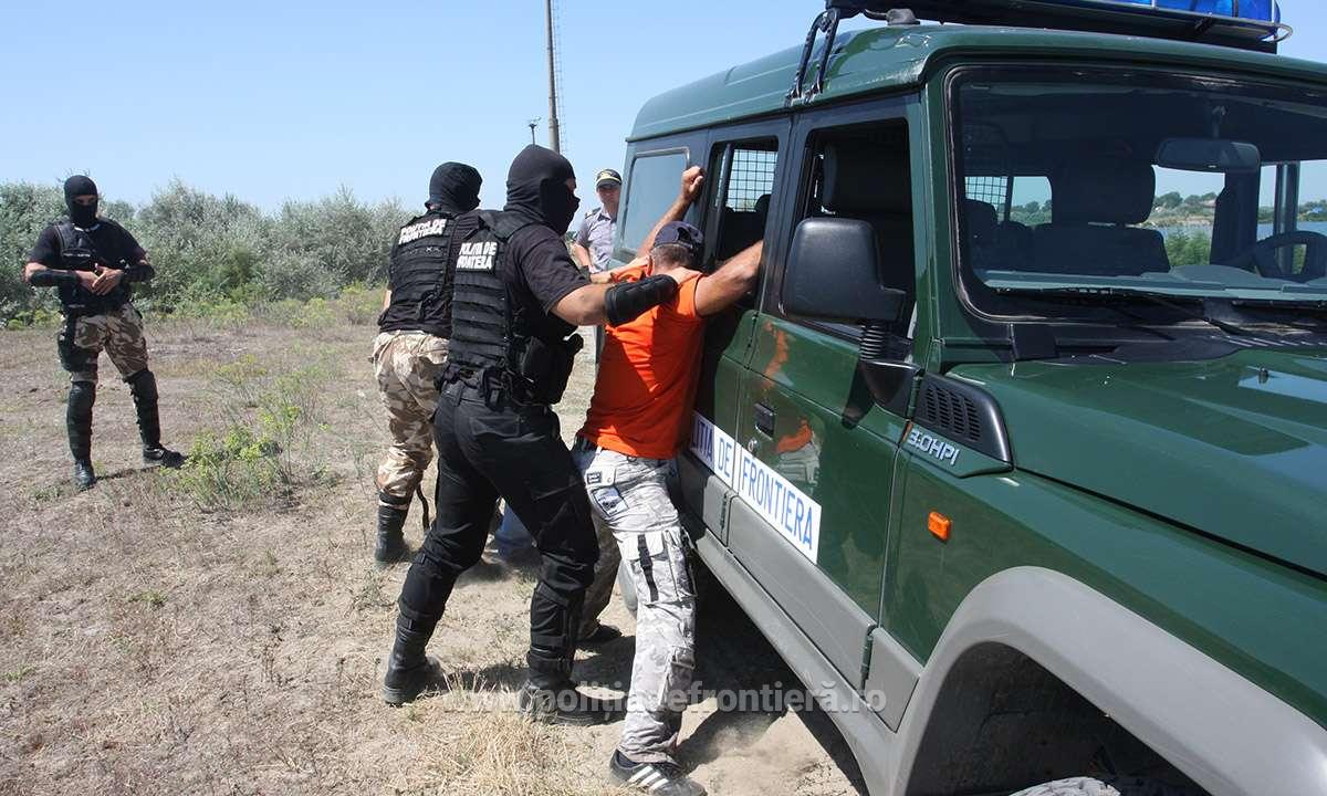 GALAȚI: Percheziții la contrabandiștii de țigări și motorină