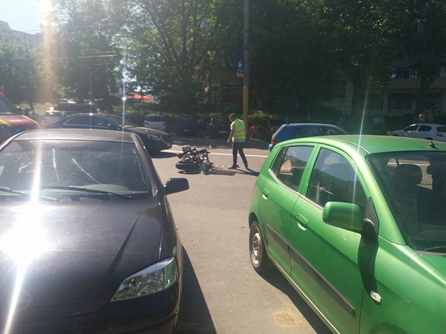 FOTO: Un motociclist a fost rănit într-un accident rutier produs în CONSTANȚA