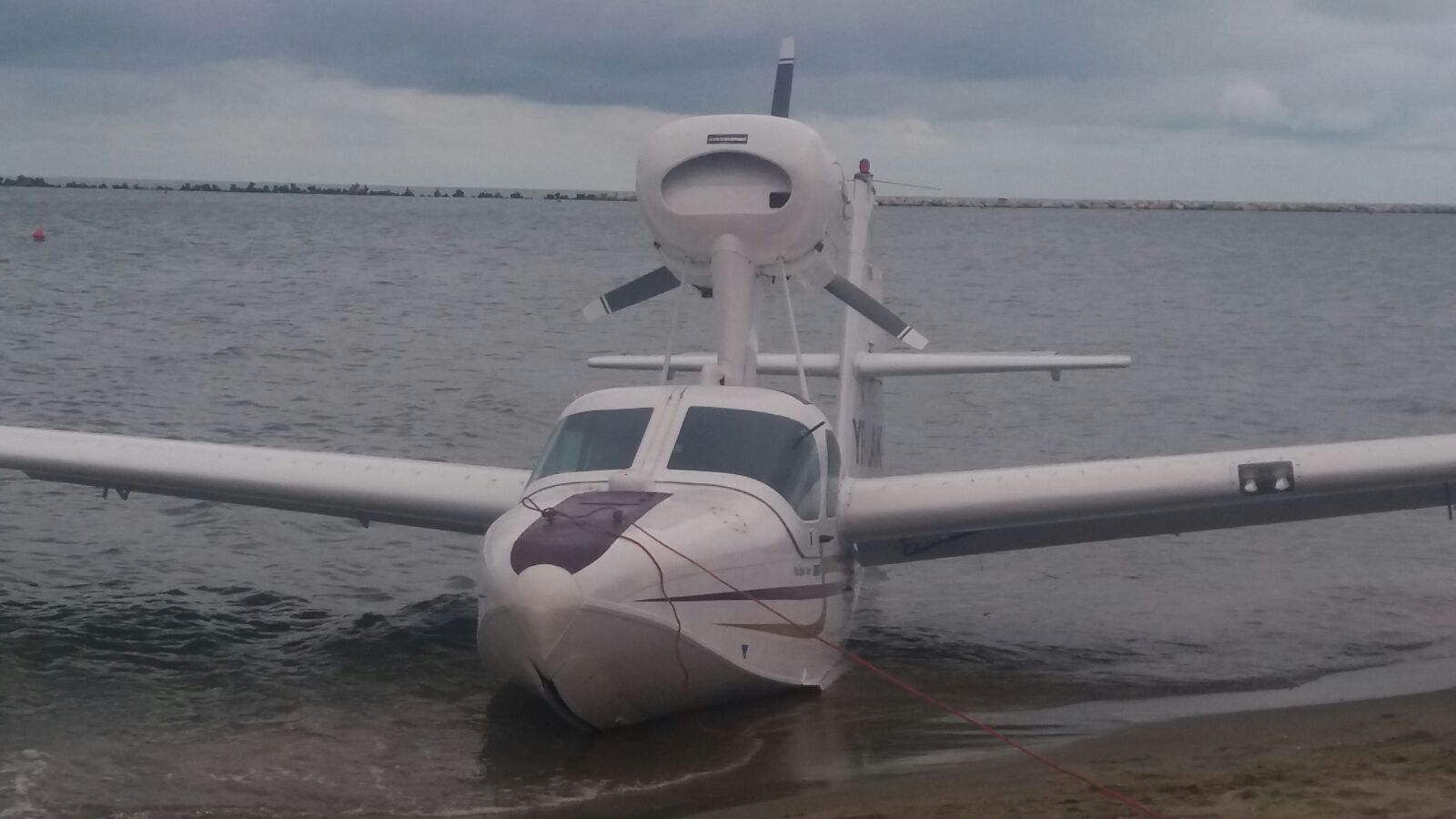 EXCLUSIV/Foto: Aterizare stranie pe plaja din MAMAIA