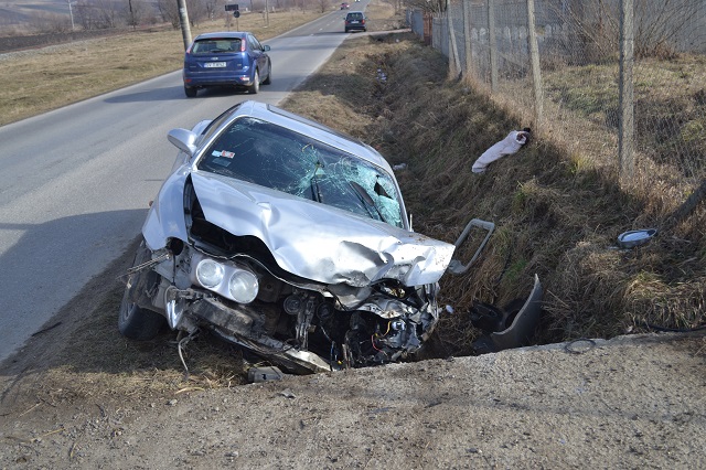 Patru constănțeni răniți în accident rutier, în județul Tulcea