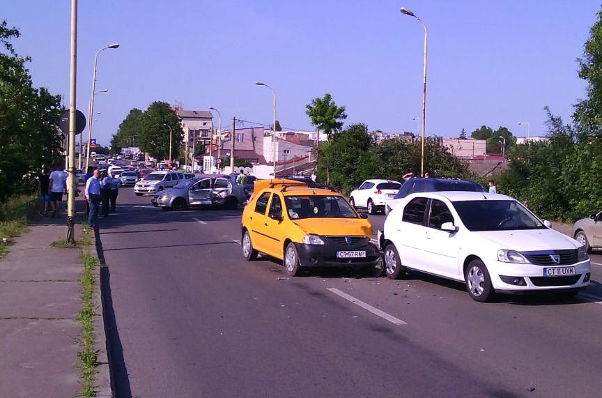 FOTO: CARAMBOL pe șoseaua Mangaliei din CONSTANȚA
