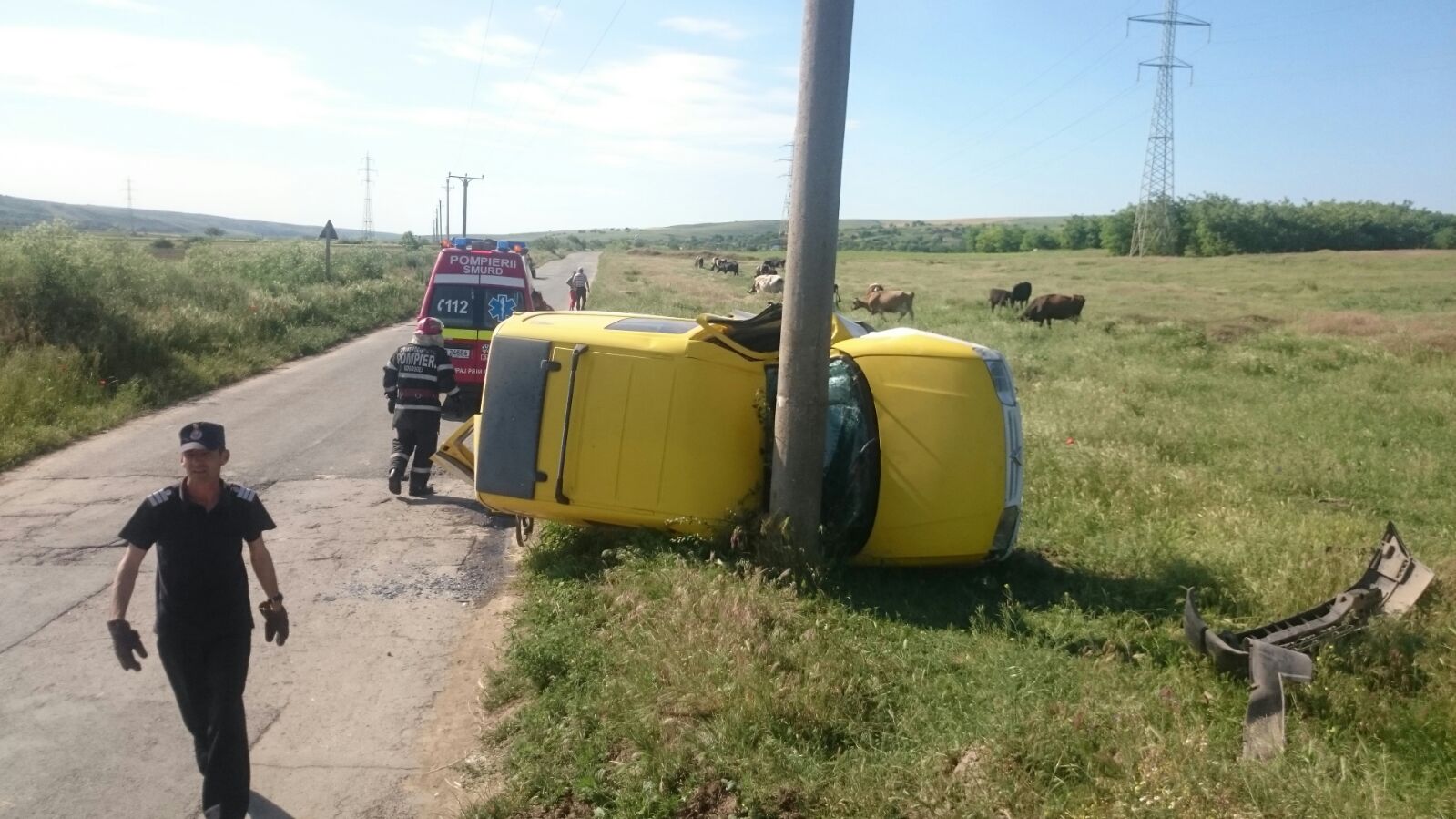 FOTO: Mașină răsturnată între două localități din județul CONSTANȚA