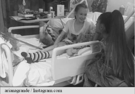 Ariana Grande a vizitat fanii răniți în atentatul de la MANCHESTER
