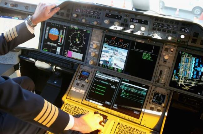UPDATE – Avion militar dispărut de pe radar. La bordul aeronavei erau peste o sută de persoane