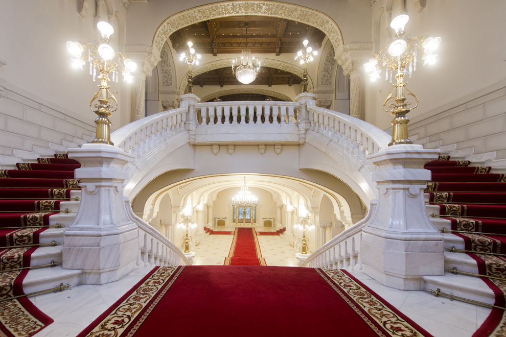 Încep consultările pentru desemnarea noului premier
