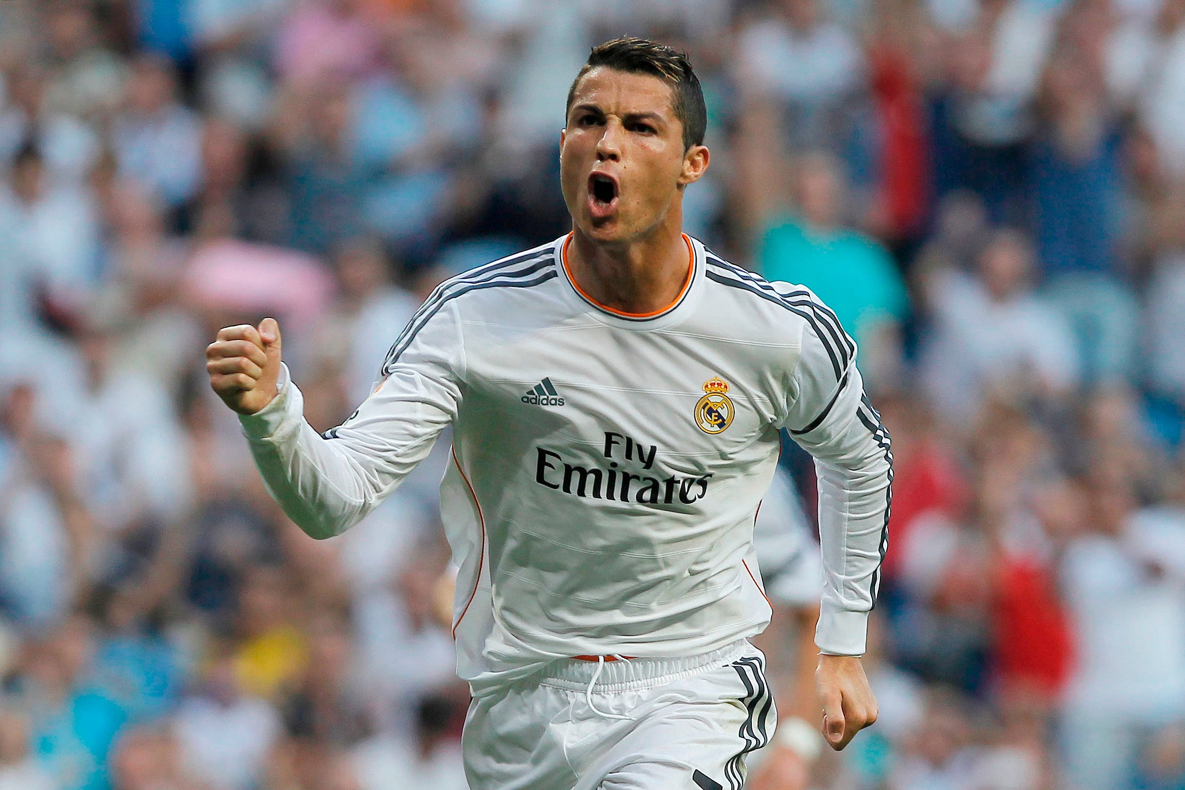 Cristiano Ronaldo ar fi devenit tată de gemeni