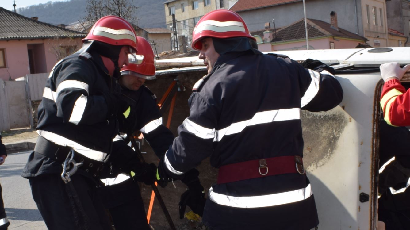 TULCEA: Competiţie de descarcerare şi de acordare a primului ajutor calificat