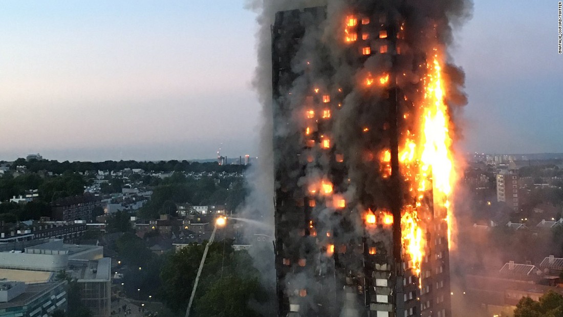 MAE verifică dacă sunt români afectați de INCENDIUL din Londra. Numerele la care puteți cere ajutor