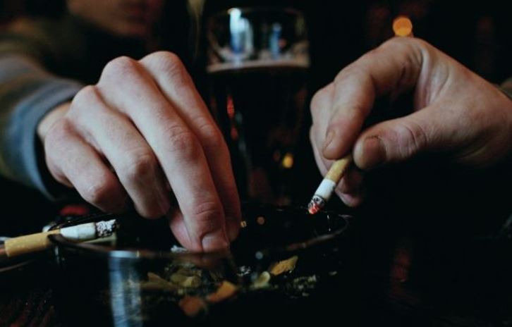 O treime din populaţia României fumează