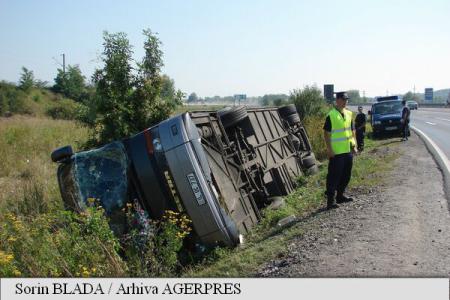 Plan roşu: Autocar cu elevi RĂSTURNAT lângă Pârâul Rece
