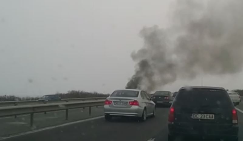 UPDATE – Trafic deviat de pe Autostrada Soarelui din cauza unui incendiu