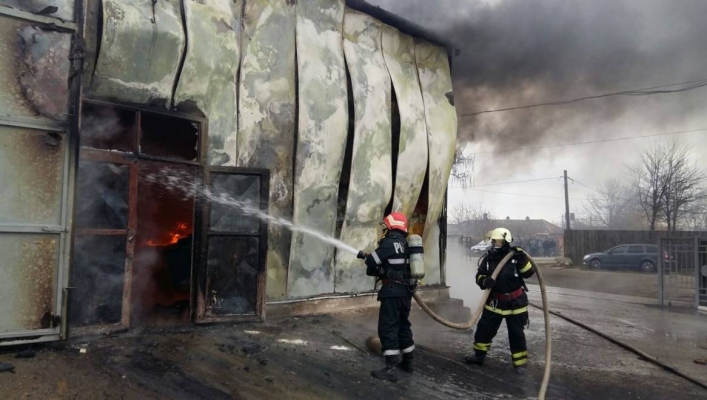 Alertă la TULCEA: Incendiu pe strada Ciocârliei