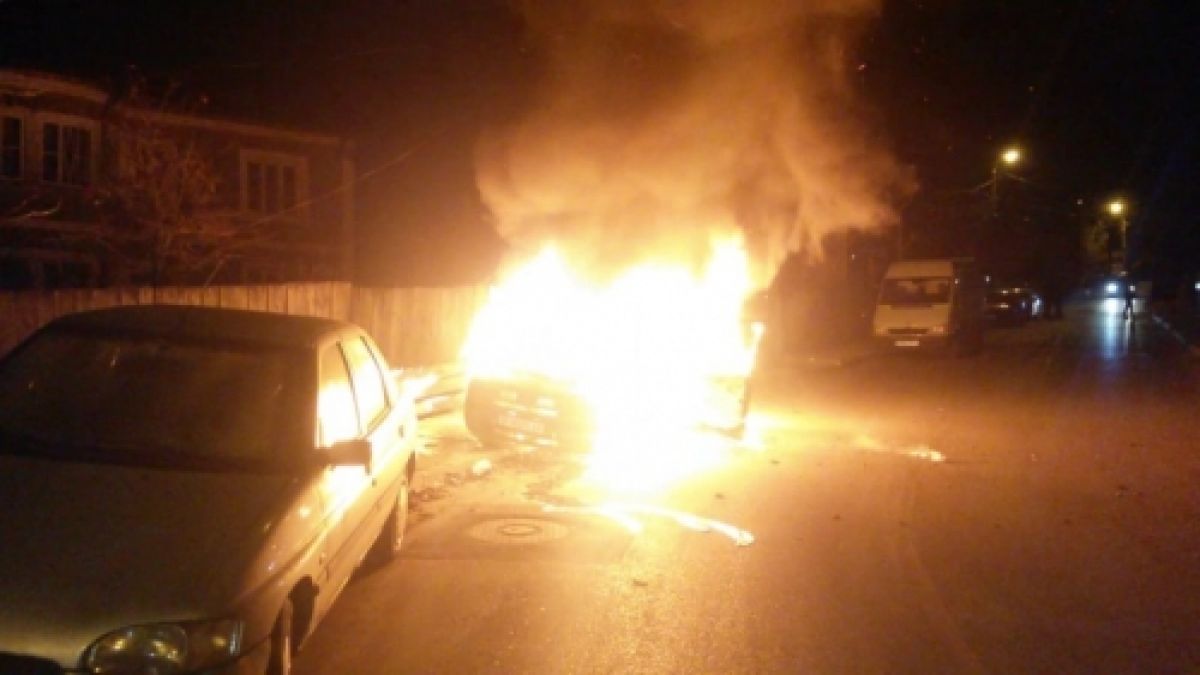 Autoturism de lux, INCENDIAT în Constanța