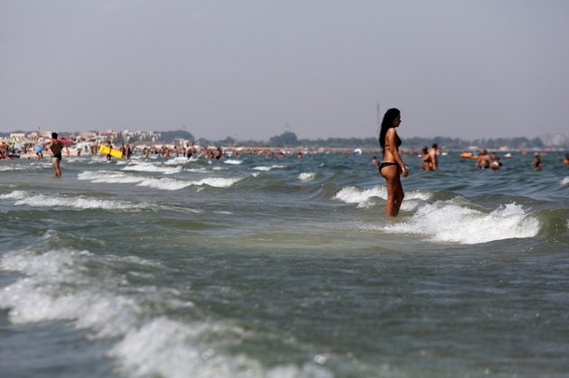 Vreme caldă în Dobrogea, cu averse izolate după-amiază