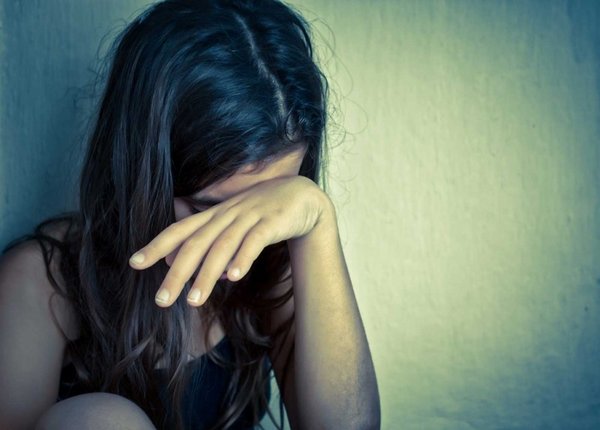 CUMPLIT! O copilă din Valu lui Traian a fost abuzată sexual de fratele vitreg ani la rând