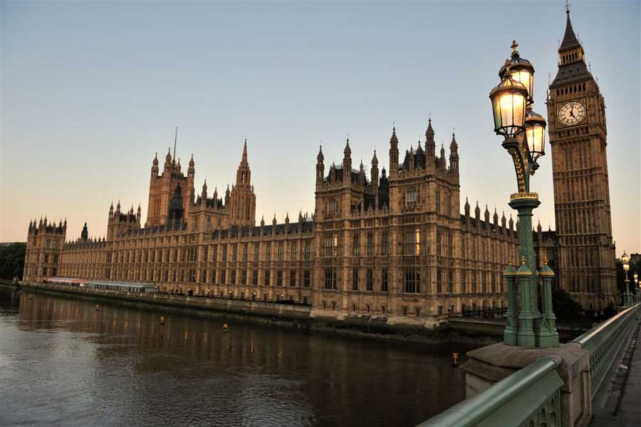 LONDRA: Conservatorii britanici au pierdut majoritatea absolută în Parlament