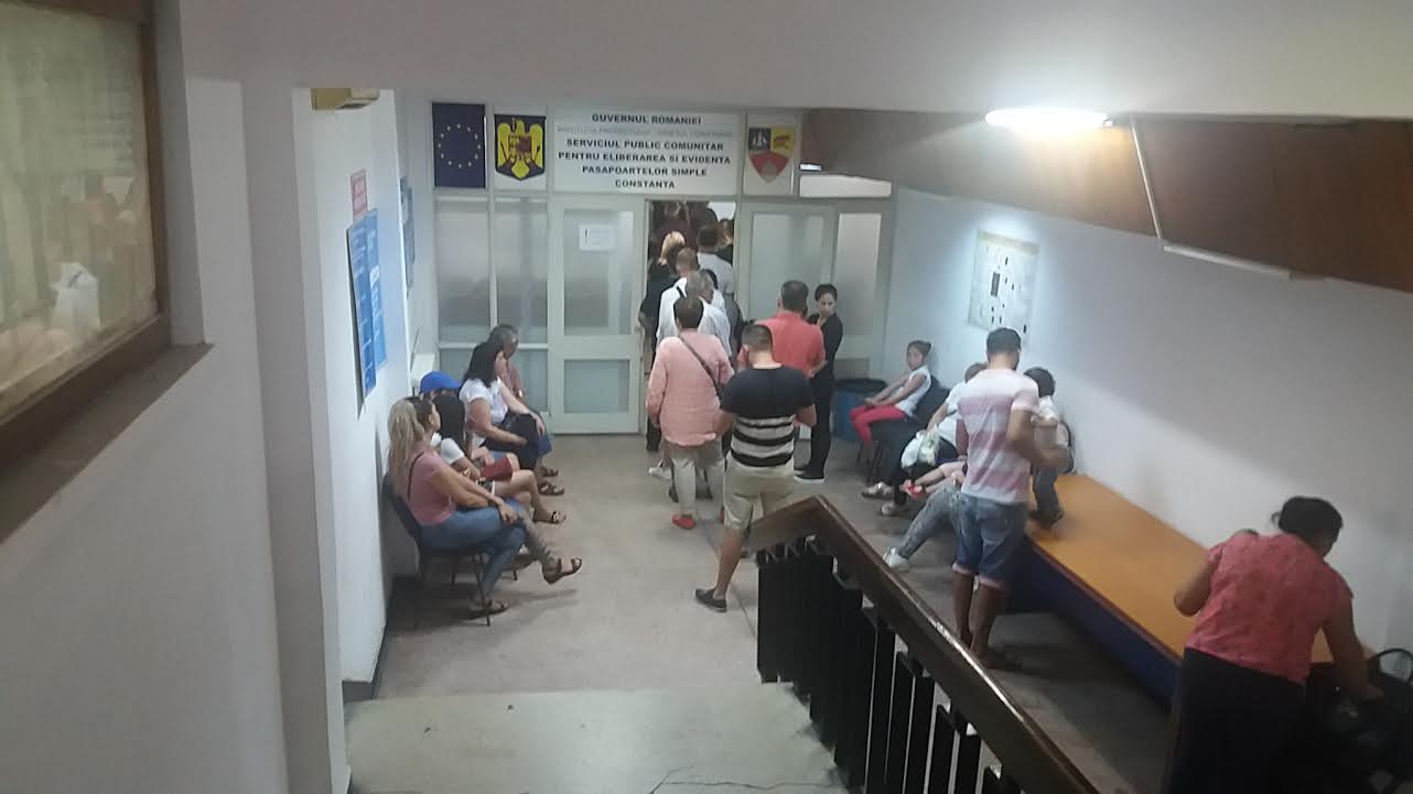 Coadă la Serviciul Paşapoarte din CONSTANȚA