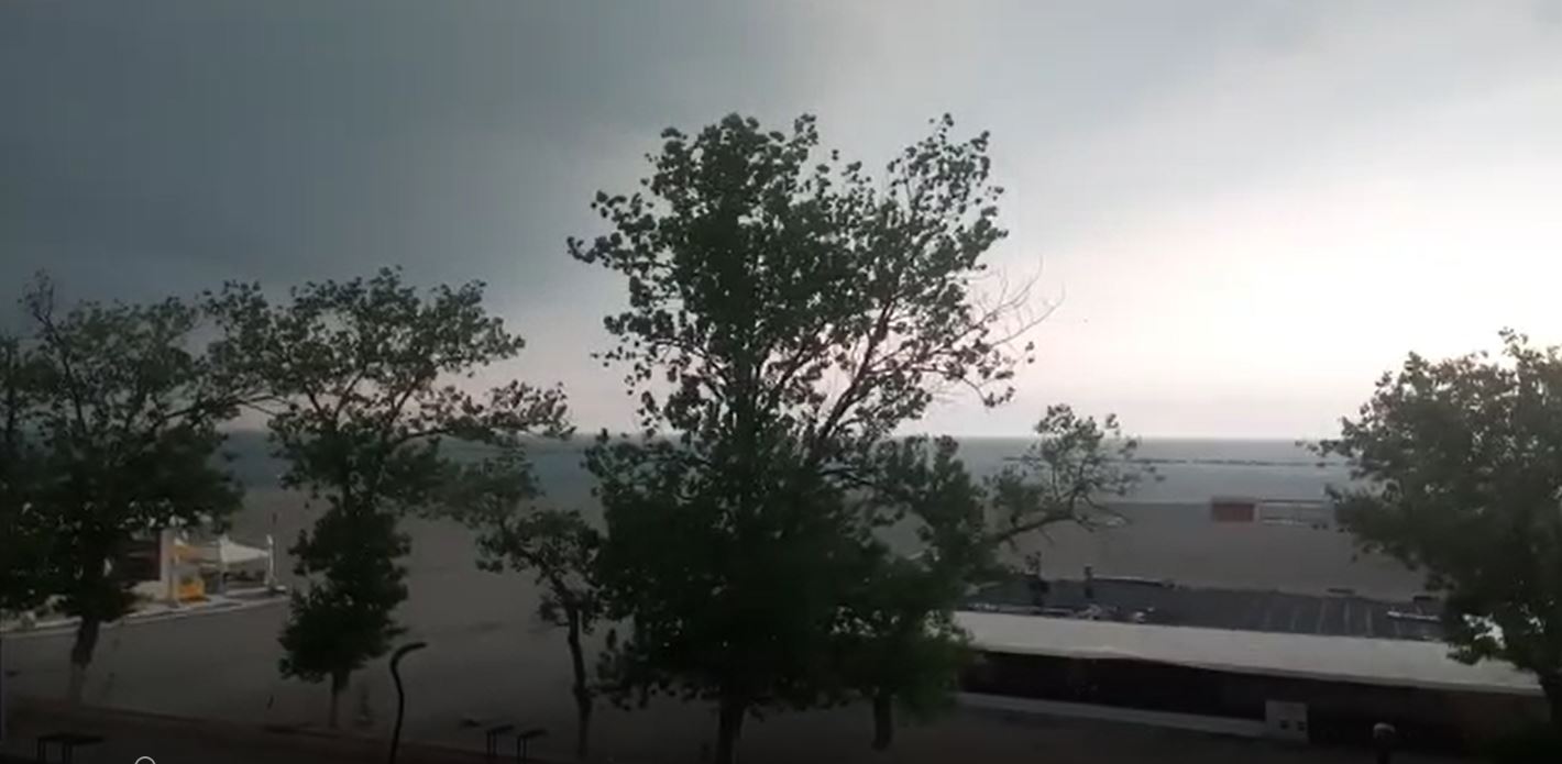 VIDEO. Ploaie torențială în Constanța și Mamaia