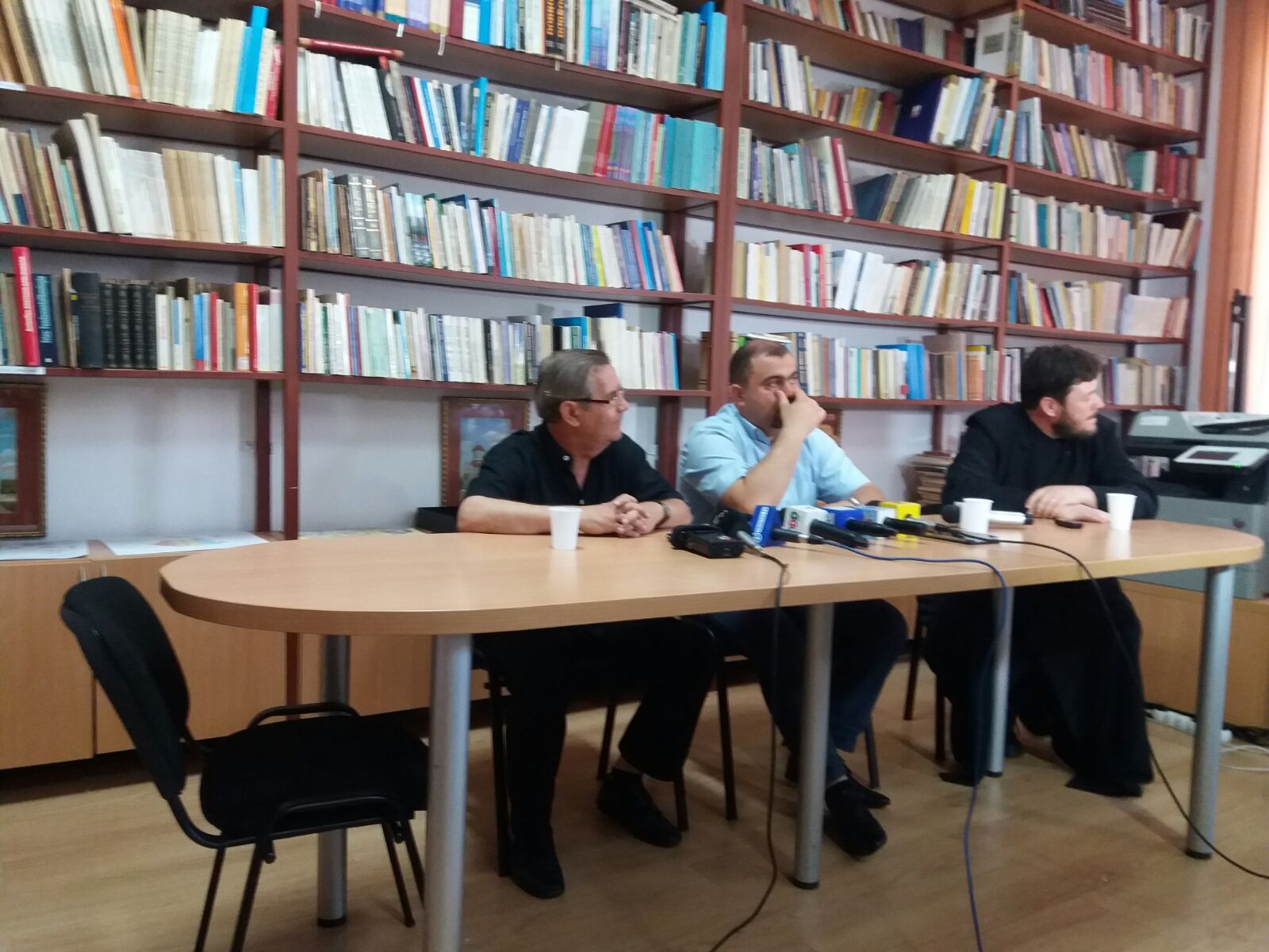FOTO/Iertare publică pentru anularea caterisirii!