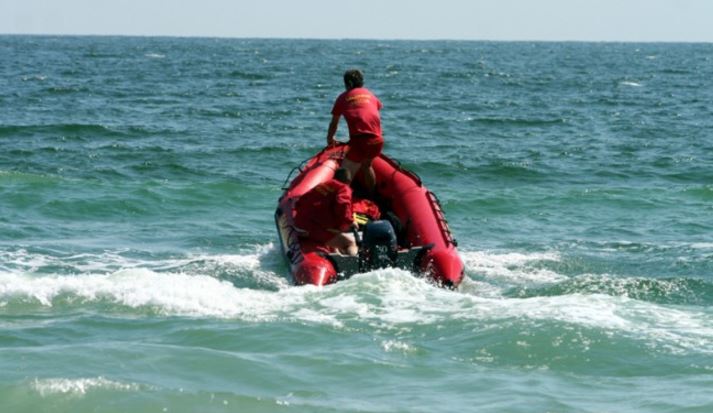Tânăr salvat de la moarte pe plaja din Mamaia