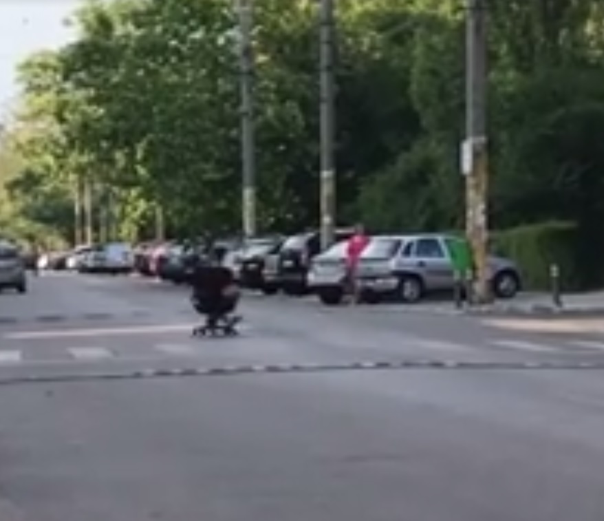 VIDEO/CONSTANȚA: Ideea năstrușnică a unui adolescent din Tomis Nord! Ce vehicul a găsit pentru a se plimba dimineața prin cartier?