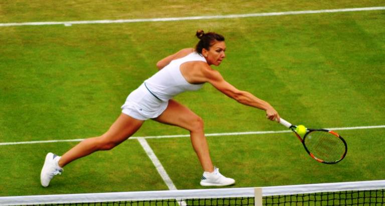 Halep și Pironkova vor relua azi partida din optimi la Eastbourne