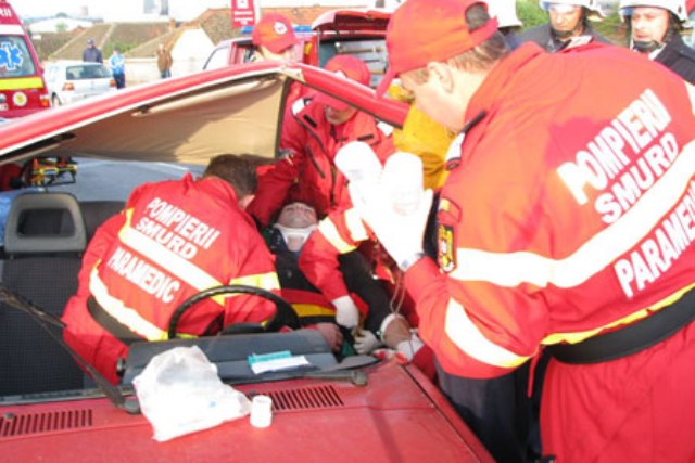 Update/DN3: Copil şi tată, în comă:Accident cu persoane încarcerate