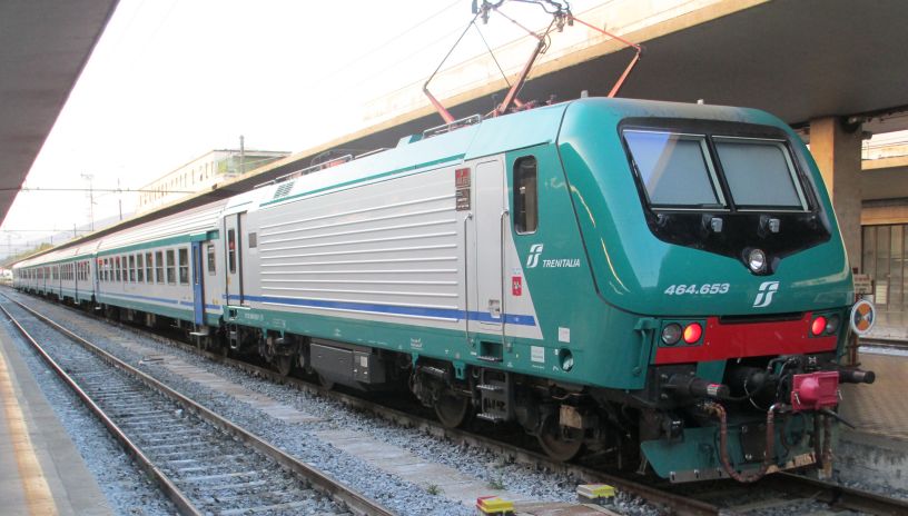 O femeie care a coborât într-o gară pentru a fuma și-a uitat copilul în tren