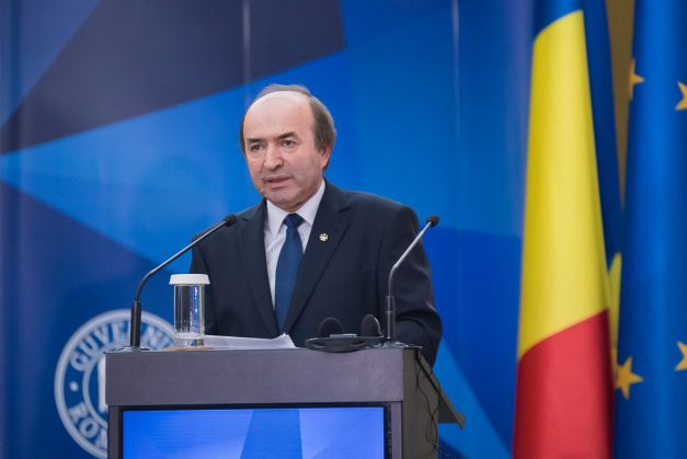 Tudorel Toader nu demisionează: „Sunt încă ministrul Justiţiei, dar voi respecta deciziile politice şi juridice după retragerea sprijinului“