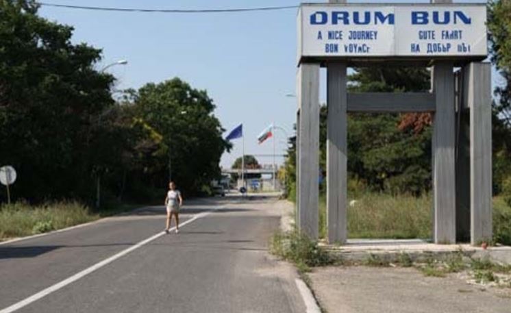 VAMA VECHE: Lucrări de asfaltare la graniță