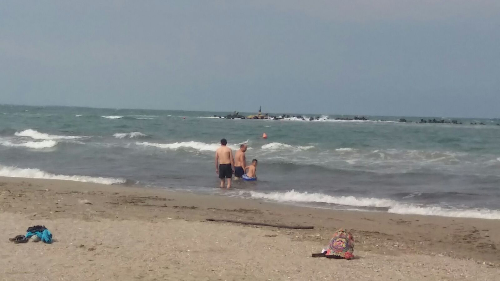 EFORIE: Un tânăr a văzut moartea cu ochii după ce s-a aventurat în valurile puternice ale mării