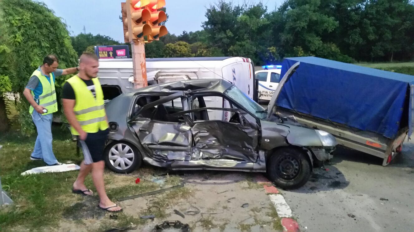 FOTO/VIDEO: 14 persoane rănite în accident rutier la intrarea în CONSTANŢA