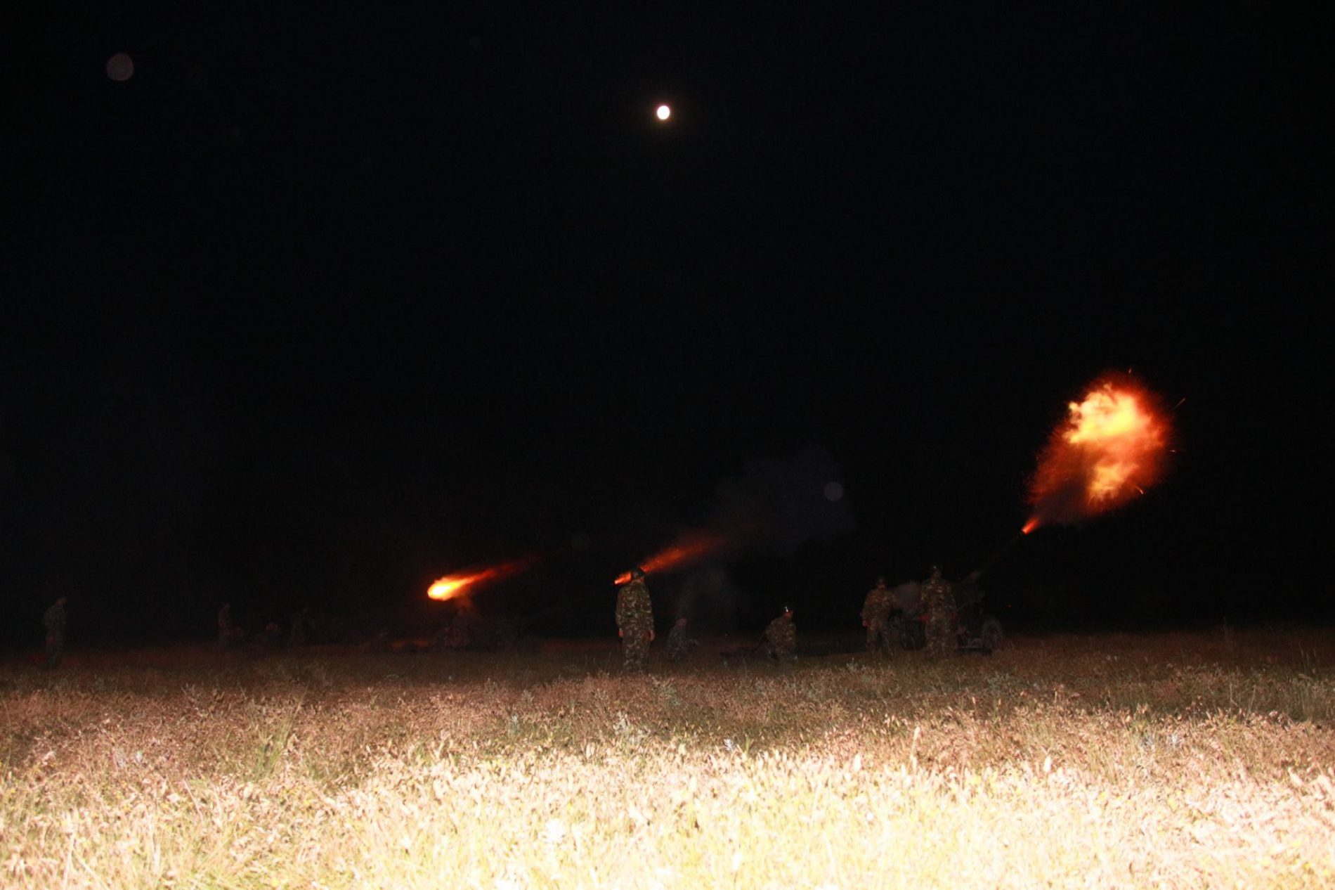 Se împlinesc 100 de ani de la bătălia de la Mărășești . Momentul a fost marcat de militari cu salve de artilerie