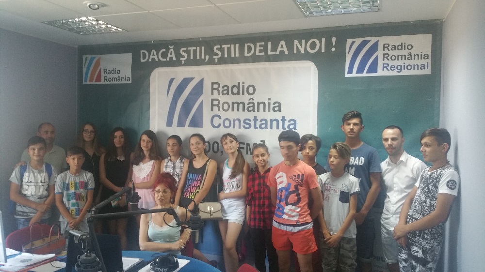 FOTO: Un grup de copii din Corbu în vizită la Radio Constanța
