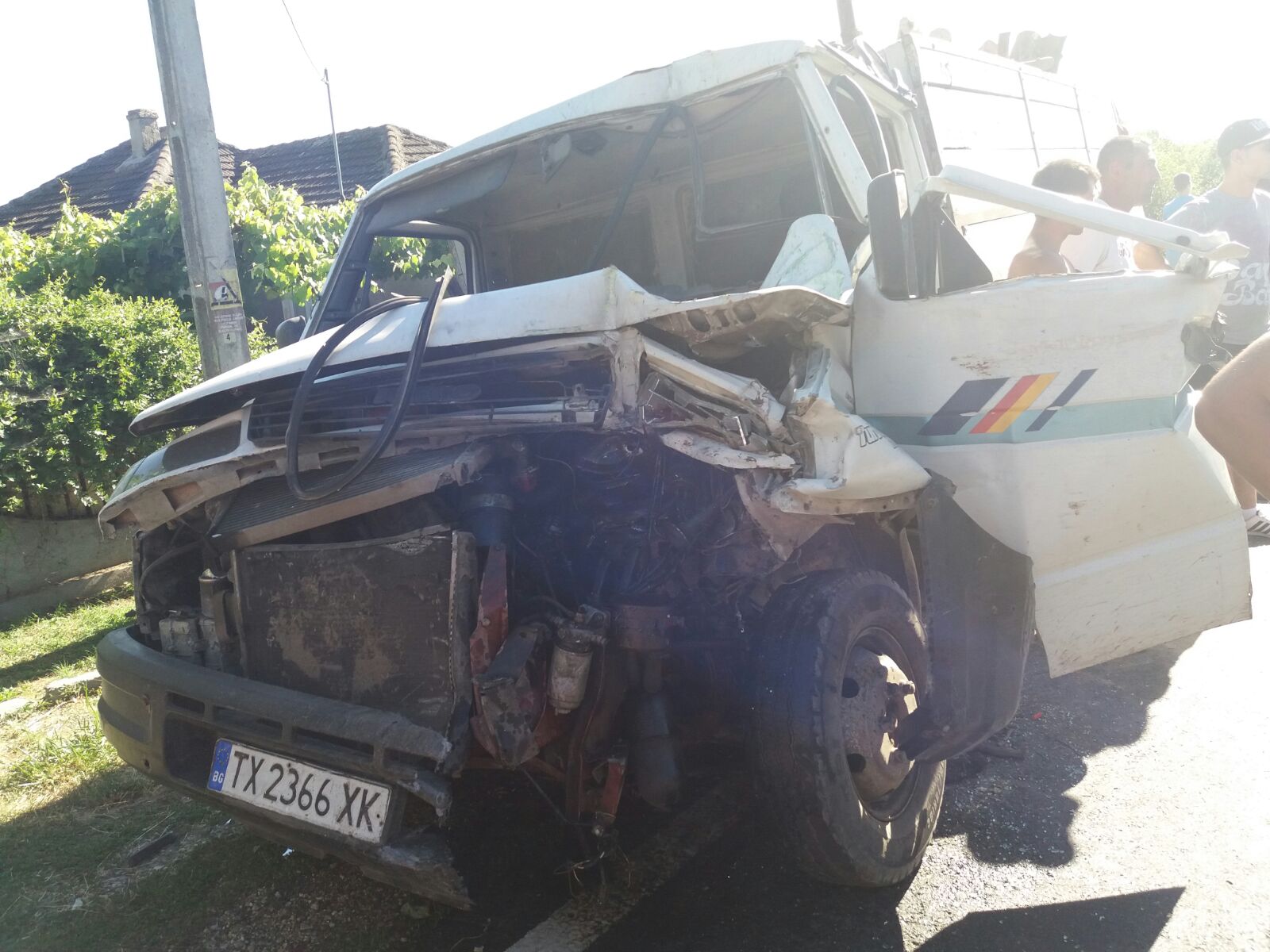 UPDATE – FOTO: O persoană a rămas încarcerată în urma unui accident produs în județul CONSTANȚA