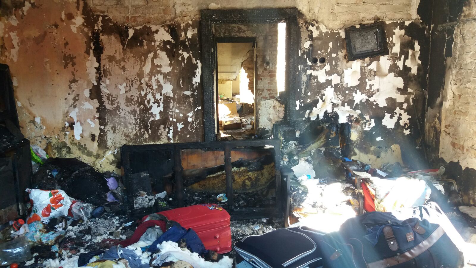 UPDATE – FOTO: Incendiu la o casă din CONSTANȚA