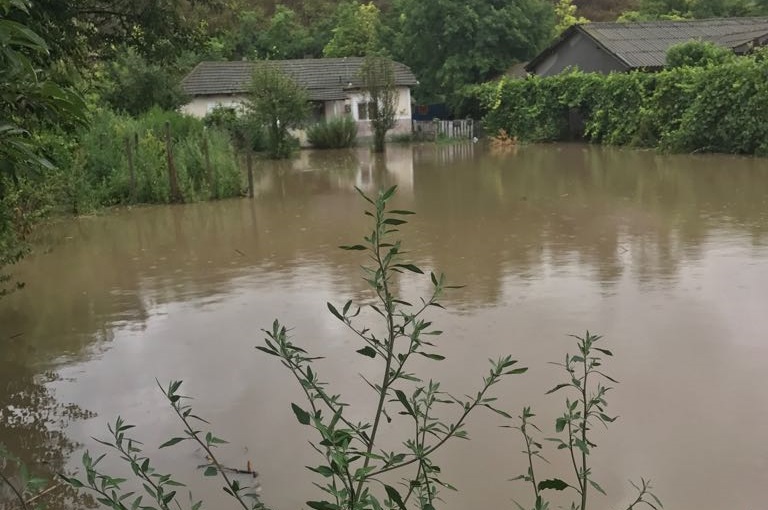 VIDEO – FOTO: Cea mai GRAVĂ situație din județ este la CERNAVODĂ. ZECI de persoane au fost EVACUATE