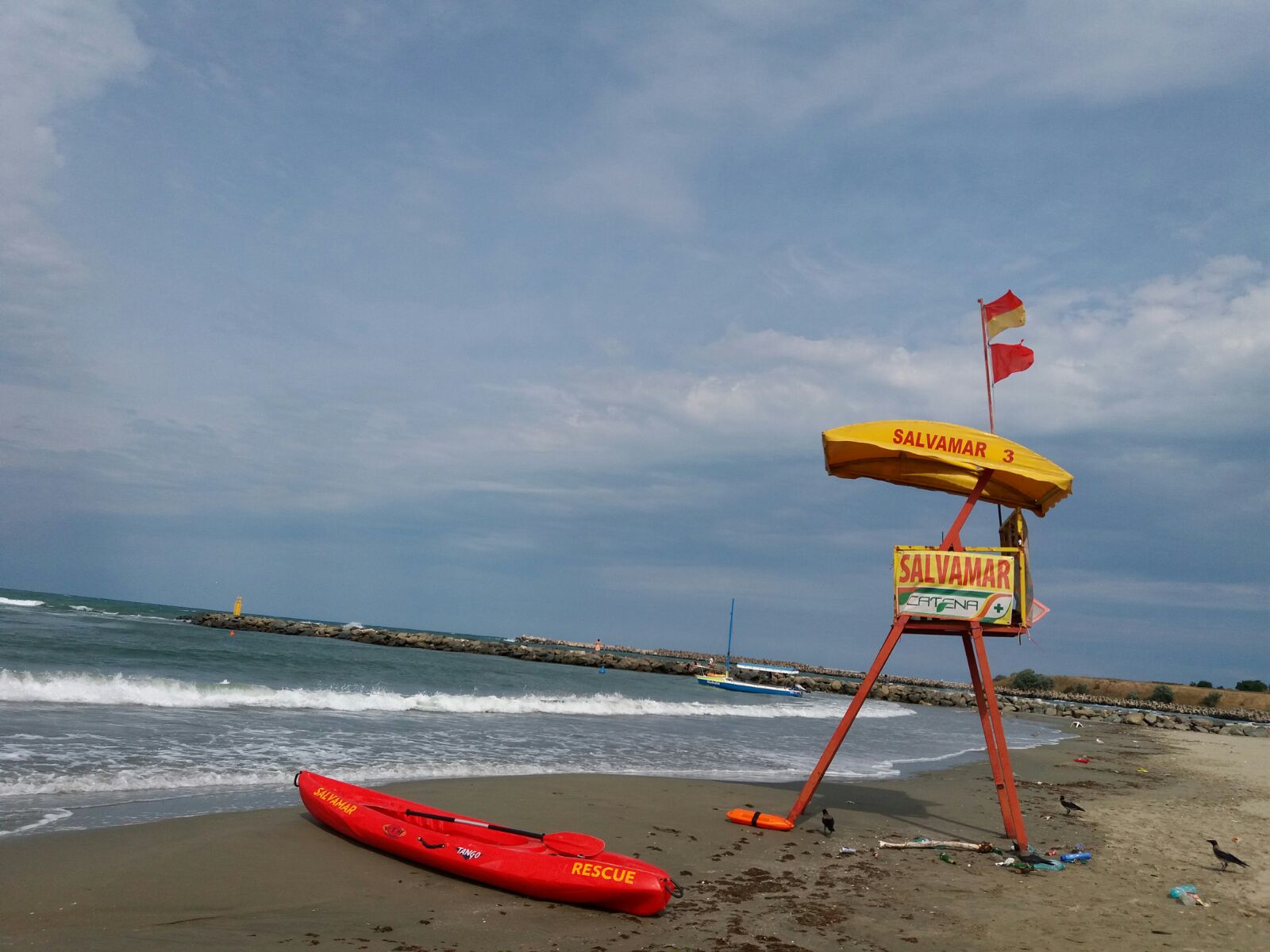 ALERTĂ pe LITORAL: Patru oameni în pericol de înec pe plajele din Techirghiol, Eforie și Vama Veche