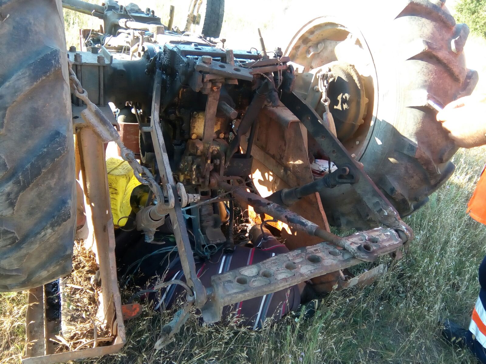 FOTO/ Accident groaznic în județul CONSTANȚA: Tractorist strivit de propriul utilaj