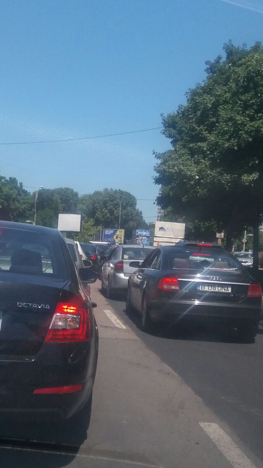FOTO/Trafic infernal pe bulevardul 1 Mai