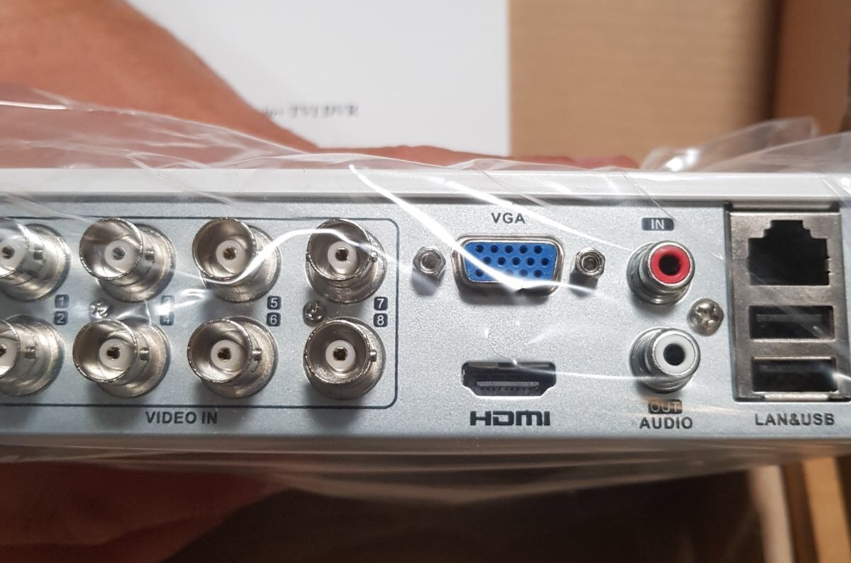 FOTO – CONSTANȚA: DVR-uri și cabluri HDMI contrafăcute, confiscate de polițiștii vamali