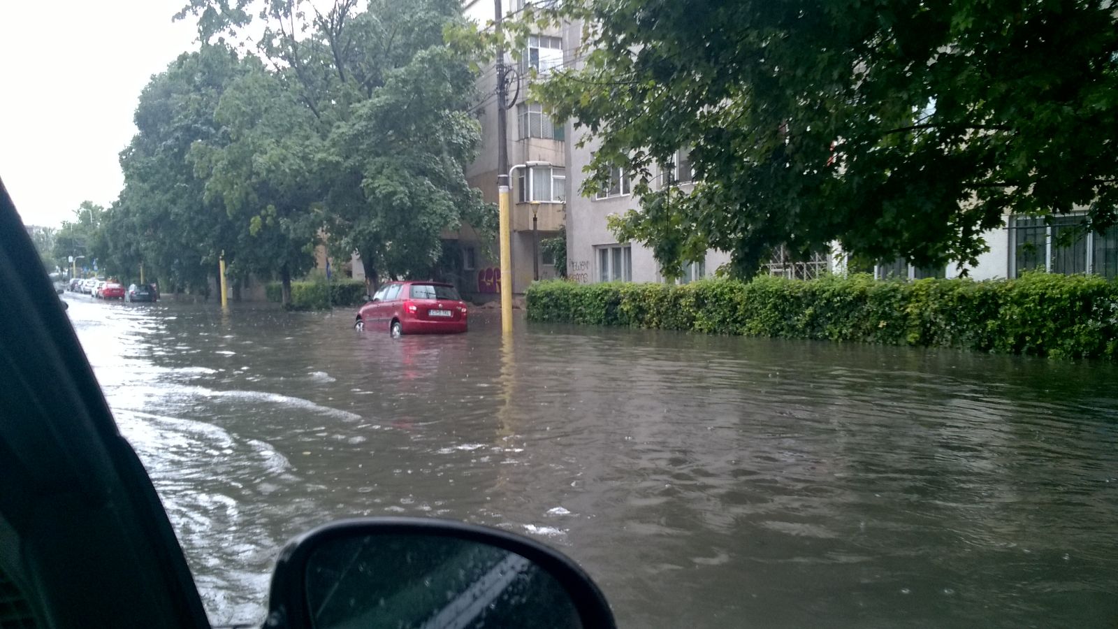 CONSTANȚA/FOTO: Efectele ploii – Străzi inundate, trafic blocat