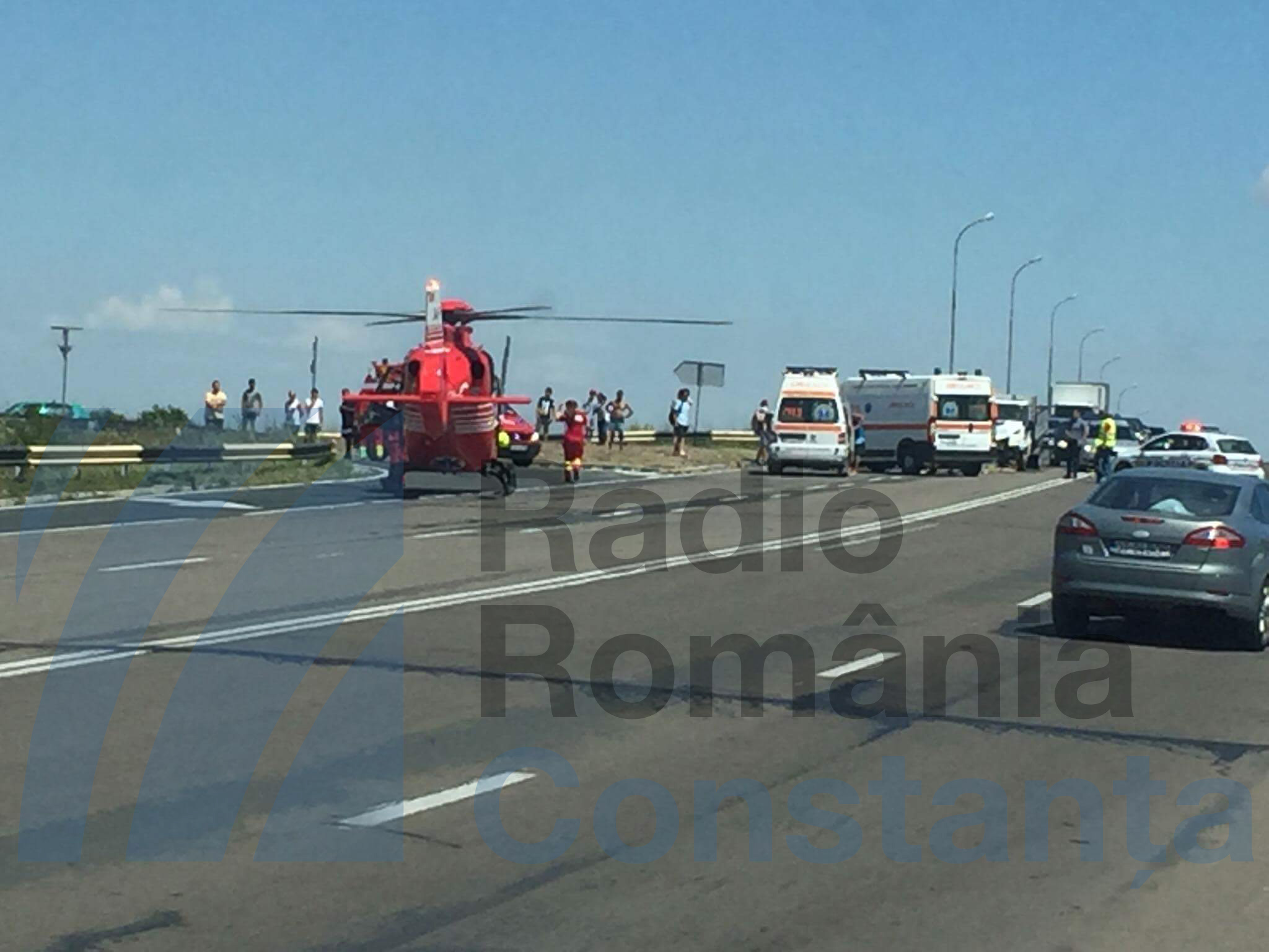 UPDATE! Trafic rutier blocat între Olimp și Mangalia din cauza unui accident grav pe podul de la Neptun. Intervine elicopterul SMURD