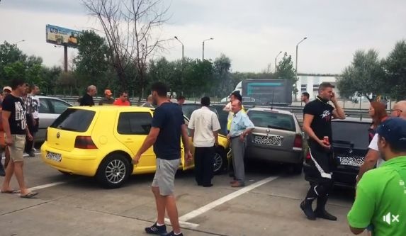 Accident pe Autostrada Soarelui! O şoferiţă a spulberat o familie, într-o benzinărie
